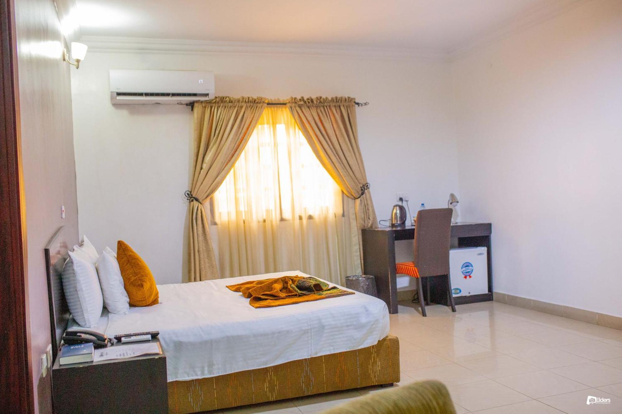 Suru Express Hotel Gra Lagos Ngoại thất bức ảnh