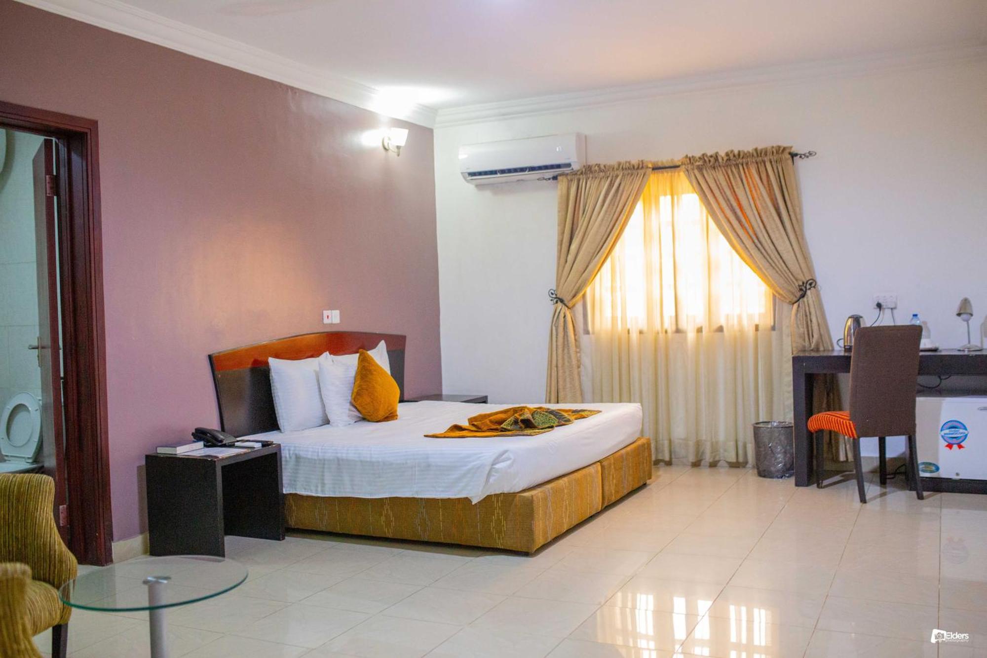 Suru Express Hotel Gra Lagos Ngoại thất bức ảnh